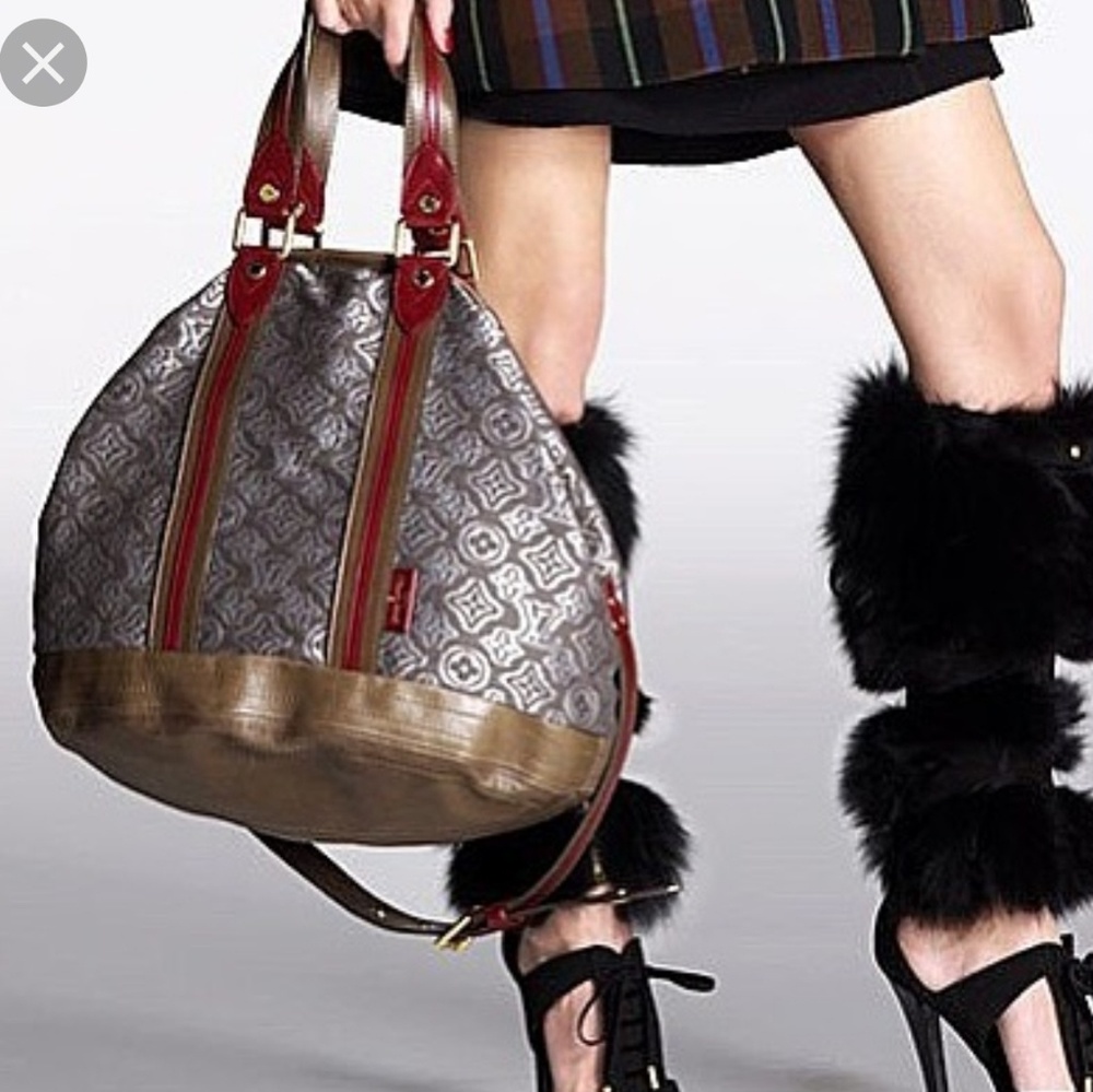 LIMITED EDITION Louis Vuitton LV Aviator Bag